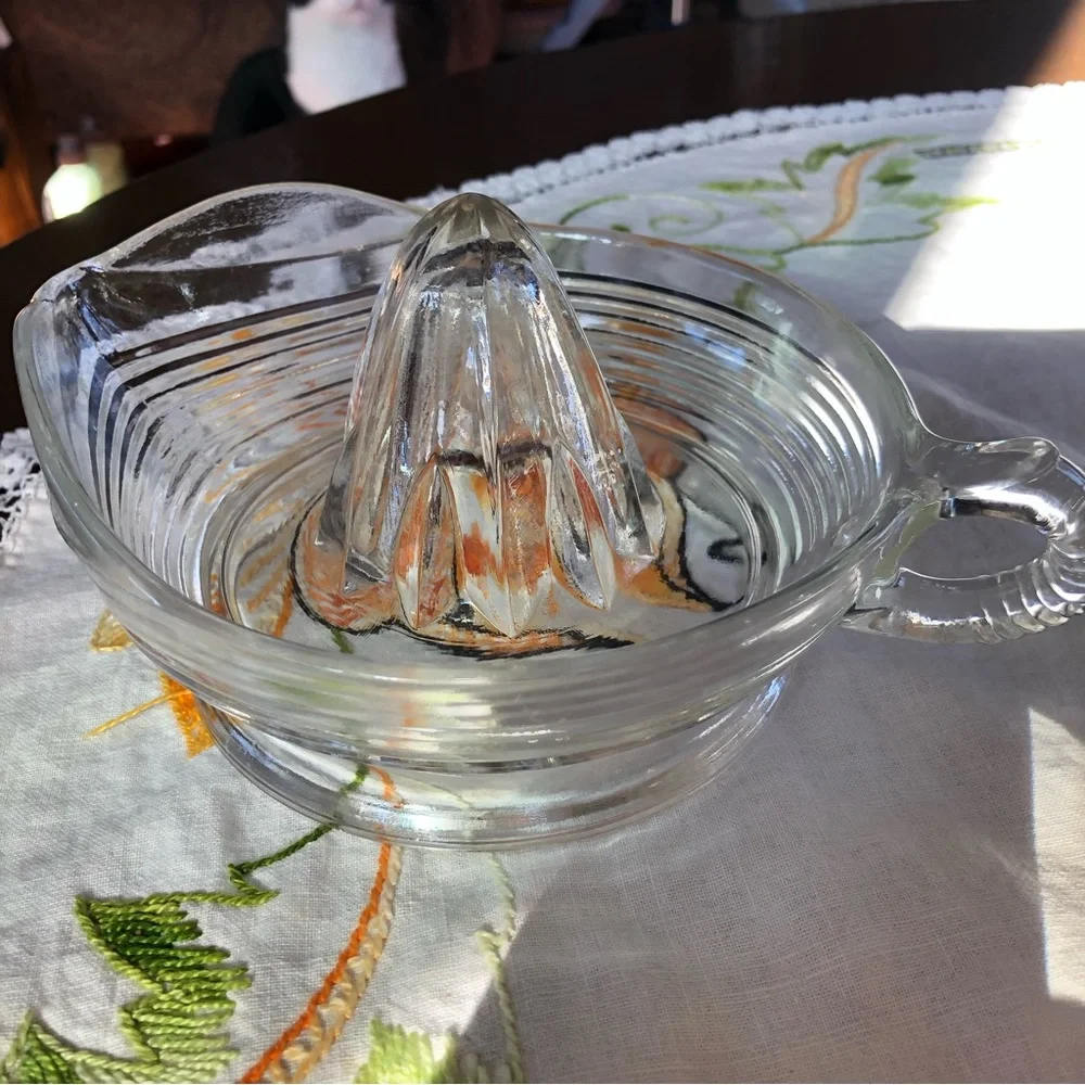 Vintage Citrus Reamer Juice Squeezer. Large Size. Scalloped Handle. 7.5